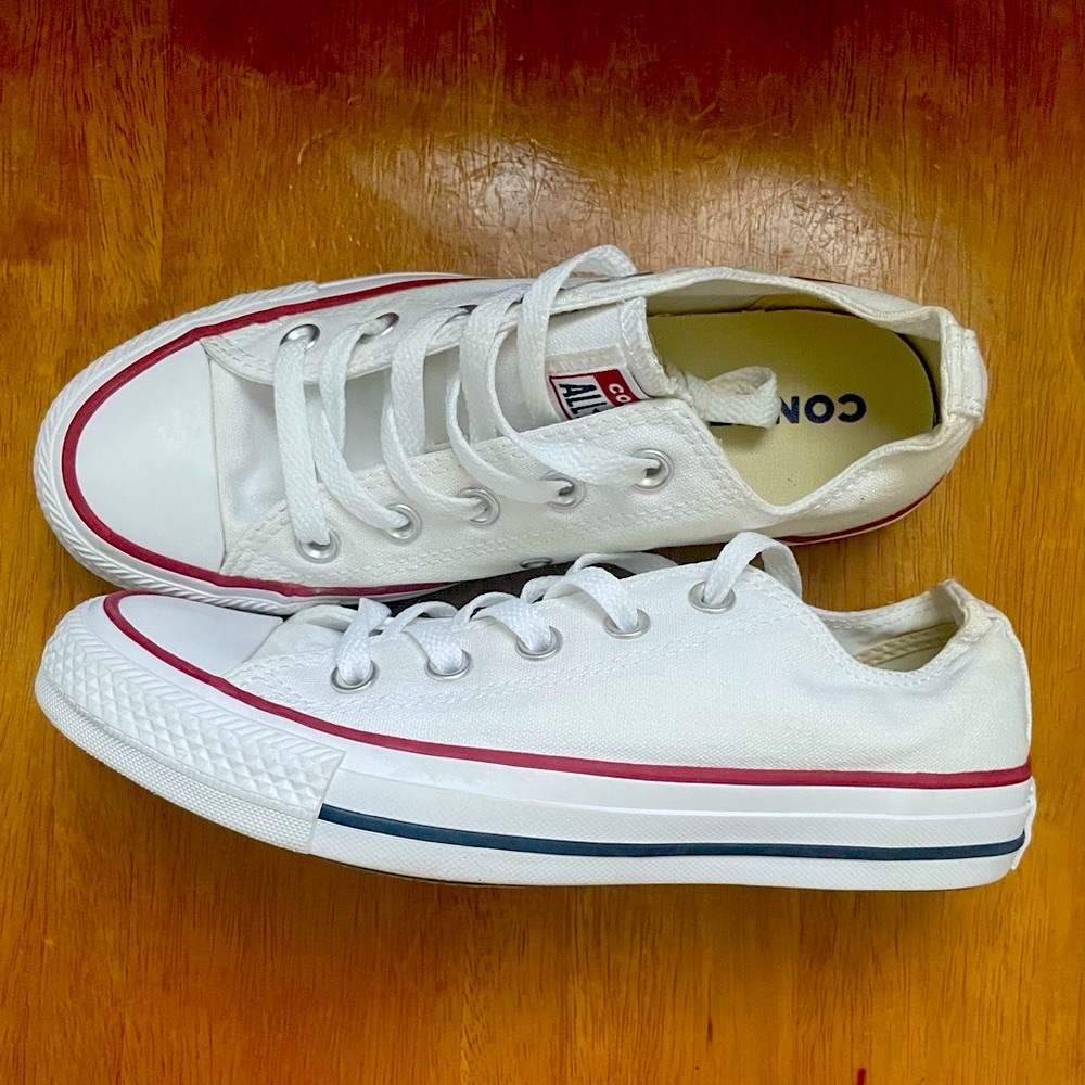 Optical White low top Converse “chuck Taylor”